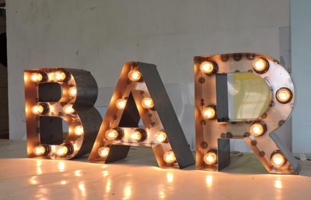 Ретро вывески с лампочками